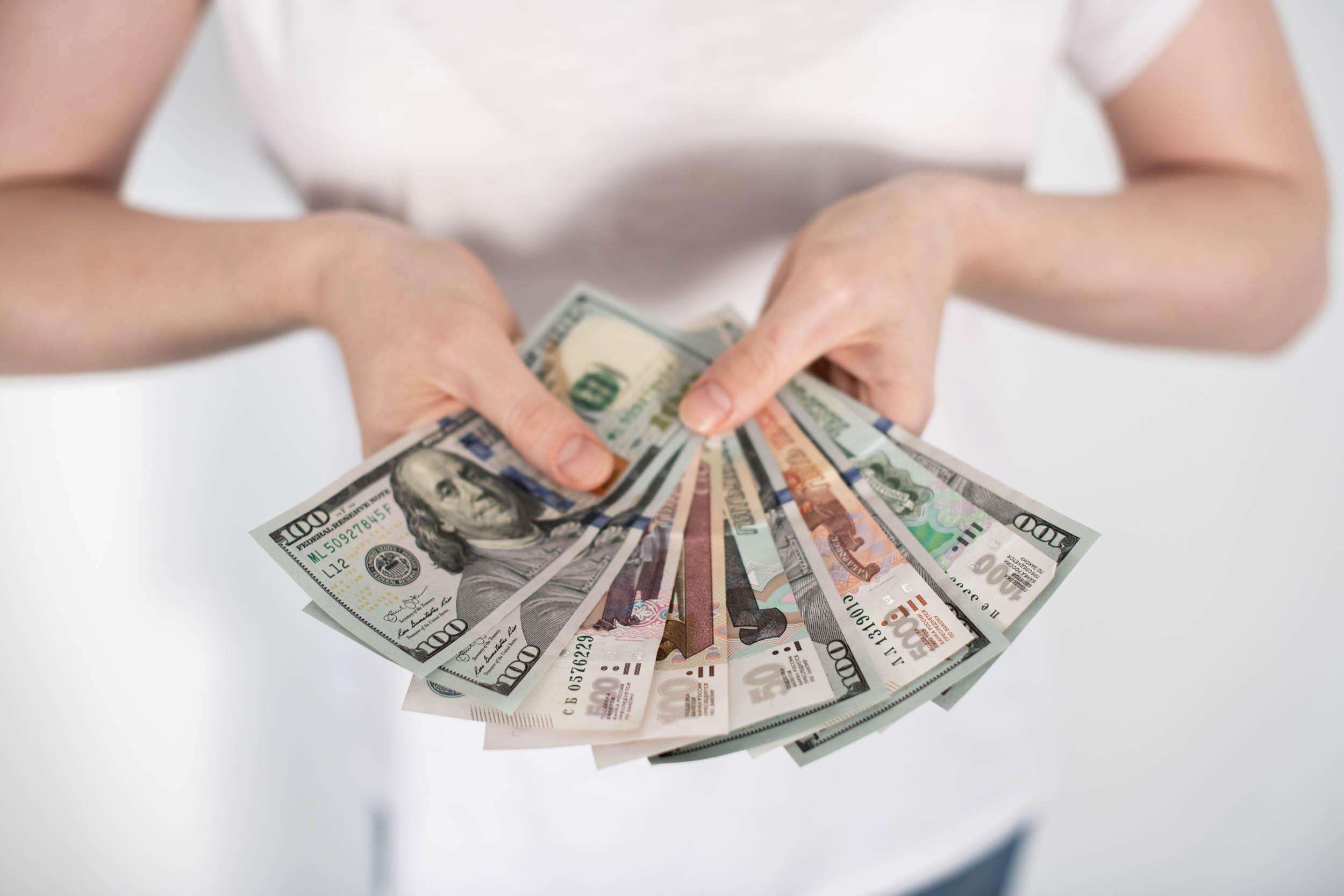 «Денег нет, банки требуют вернуть долг за умершего, как быть?»: как получить наследство, если не можешь оплатить госпошлину