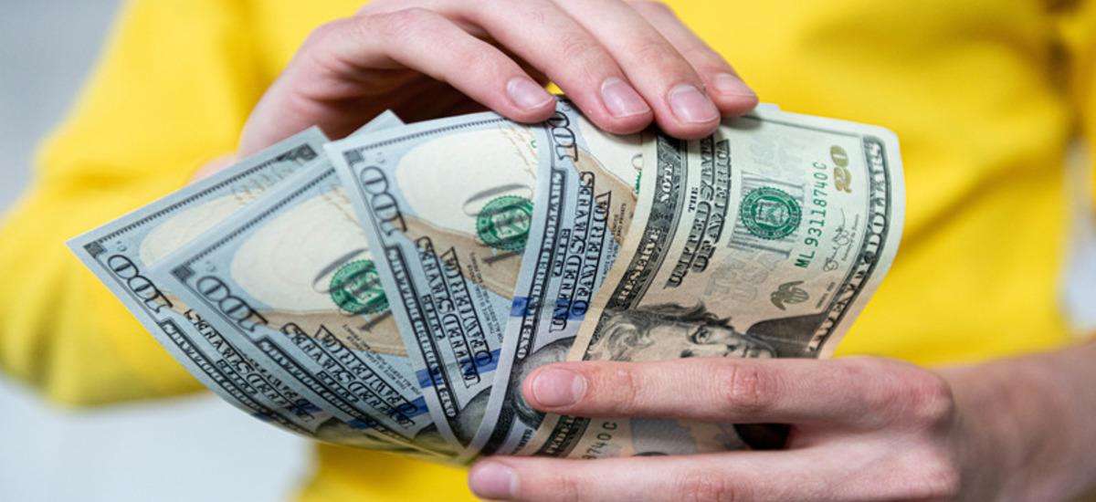 Почему нужно срочно избавляться от доллара?