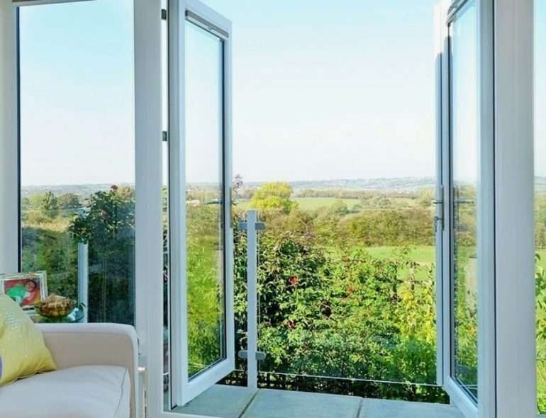 Остекление коттеджей: надежность, комфорт и энергоэффективность