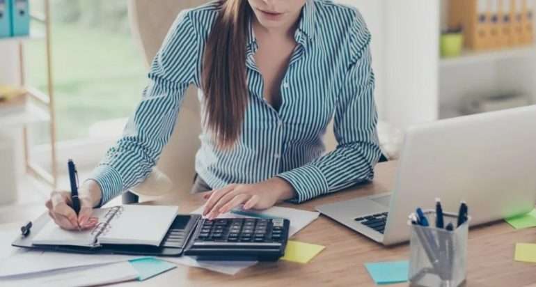 Как перейти с штатного бухгалтера на аутсорсинг: пошаговая инструкция для 2025 года