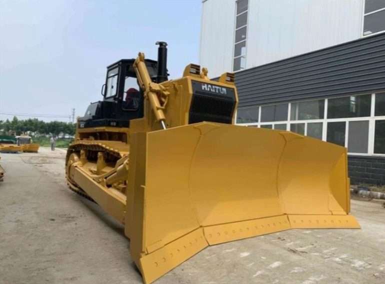 Как выбрать бульдозер: технические характеристики и критерии оценки