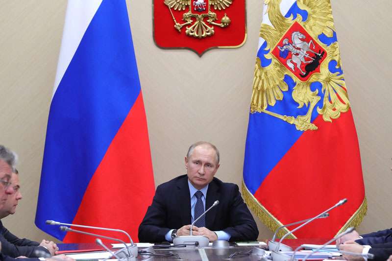 Путин запретил обременения и аресты в отношении активов на счетах «С» и «И»